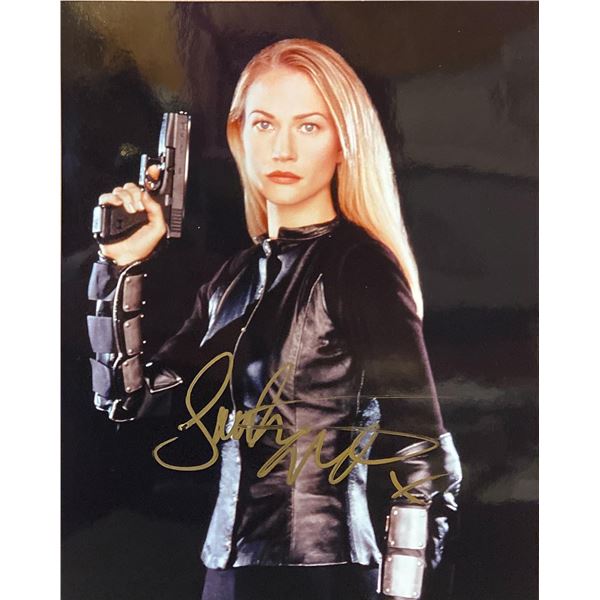 24 Sarah Wynter signed photo