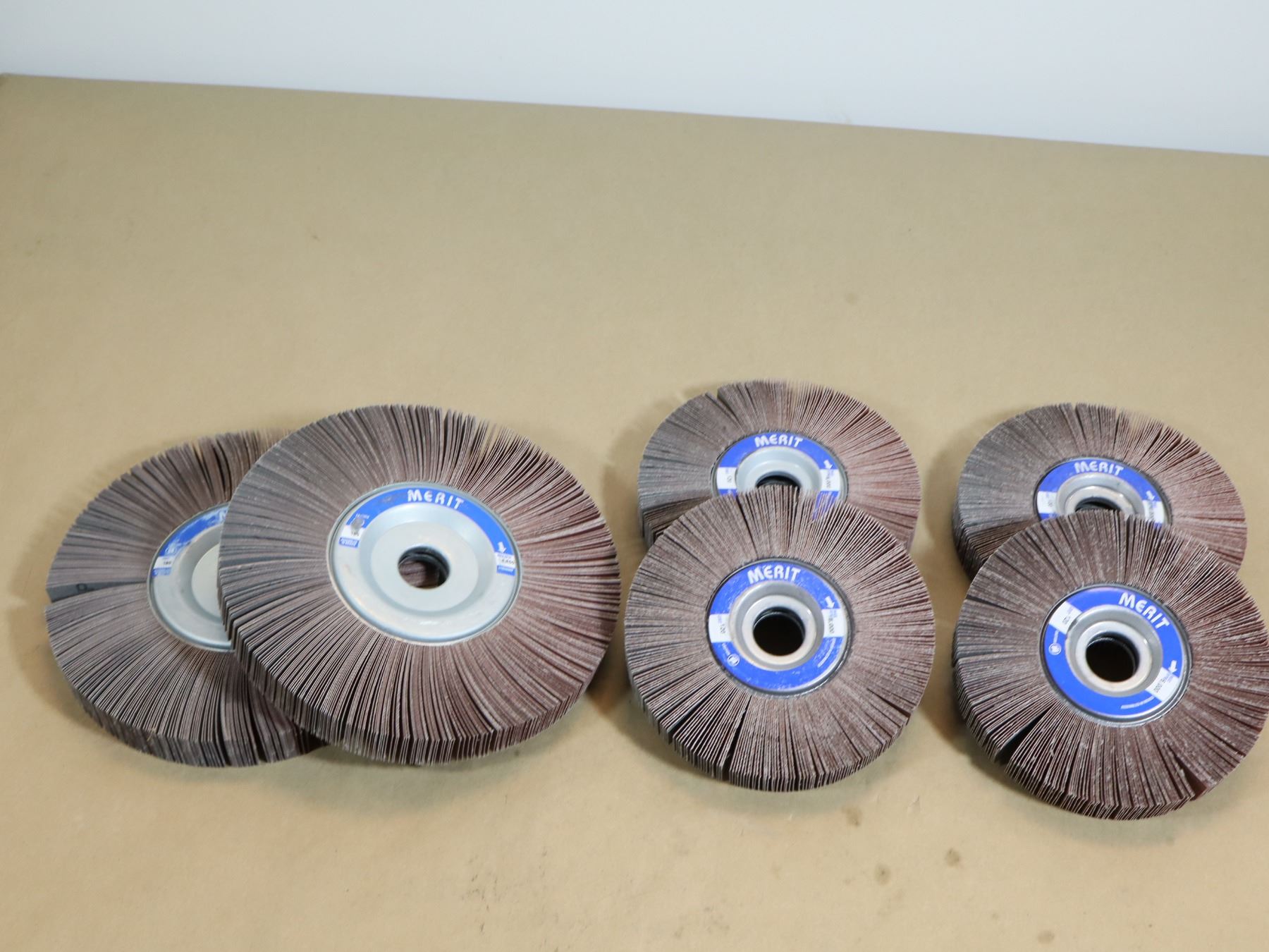 LOT DE 6 DISQUES À LAMELLES ASST - Continental Auctioneers LOT DE 6 DISQUES À LAMELLES ASST - Continental Auctioneers