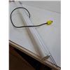 Image 4 : Mountable Flourescent Light 45" Length - Tested