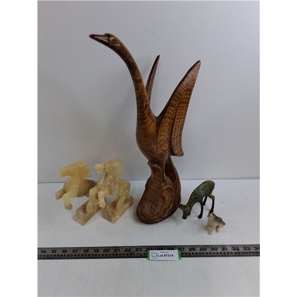 Assorted Table Decor Items