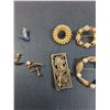 Image 4 : (6)  Vintage Brooches & Vintage Clip On Pearl Style Earrings