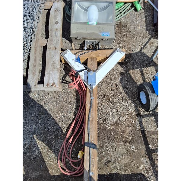 **  Appleton Yard Light 16" x 16" on 10.5' Post - Consignor Says Working - Pickup Only