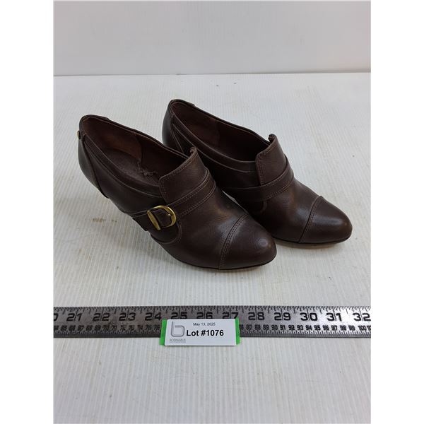 Pair of Life Stride Ladies Shoes - Approx Size 5 or 6