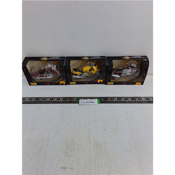 (3) Maisto Replica Motorbikes 1:18 Scale - NIB