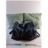 Image 1 : (2) Pillows and Travel Bag