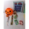 Image 3 : Scrapbook, Fall Decor, Playing & Uno Cards, Misc.