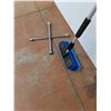 Image 4 : Floor Brush and Tire Wrench - Pickup Preferred