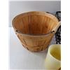Image 3 : Small Wood basket, Metal Basket and 3 Candles