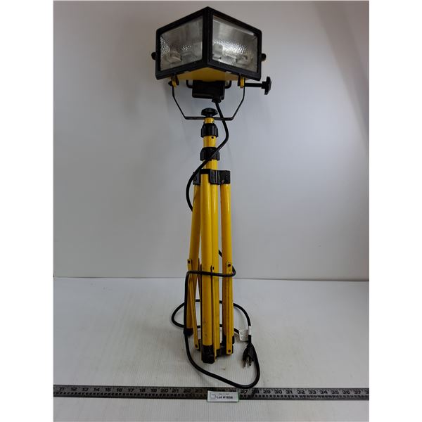 Halogen Tripod Work Lamp - Tested