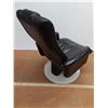 Image 3 : *Spinning Faux Leather Chair - 40 x 31 x 25 - Cannot Ship