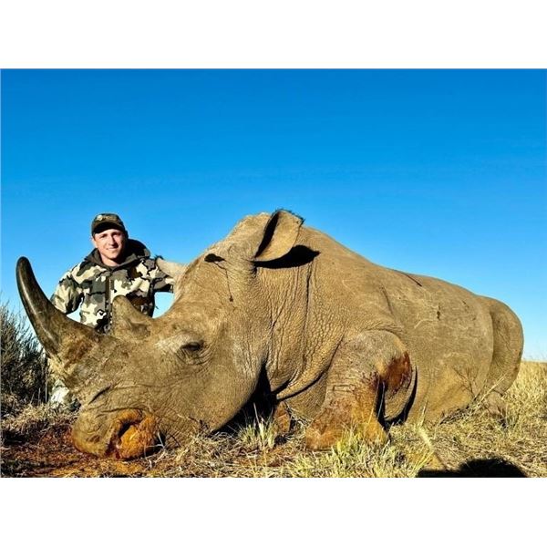 SOUTH AFRICA – IMPORTABLE TO THE US WHITE RHINO GUN HUNT & $500 TAXIDERMY CREDIT: