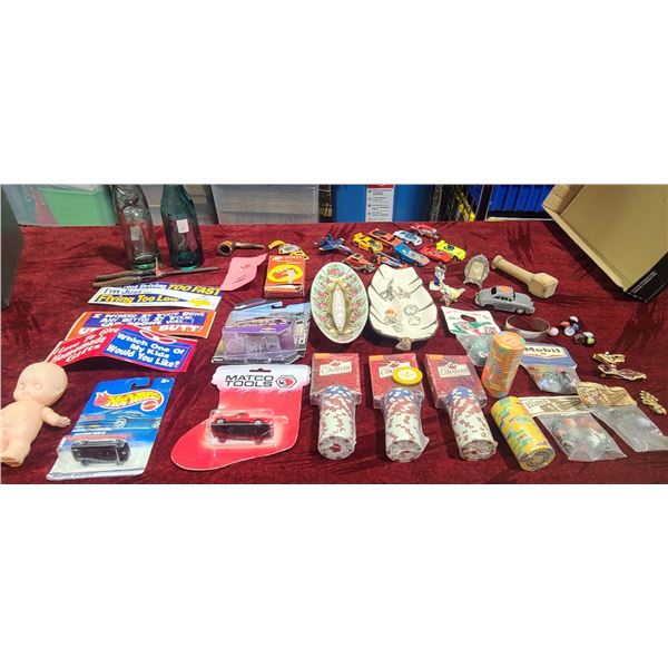 ASSORTED ANTIQUES AND COLLECTABLES