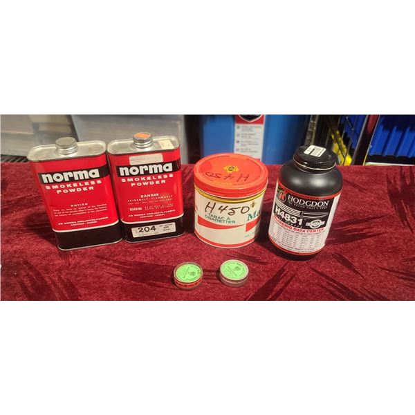 ONE FULL DYNAMIT NOBLE (100) PERCUSSION CAPS FOR MUZZLE LOADING N055 AND ONE OPEN (SEEMS FULL). FING