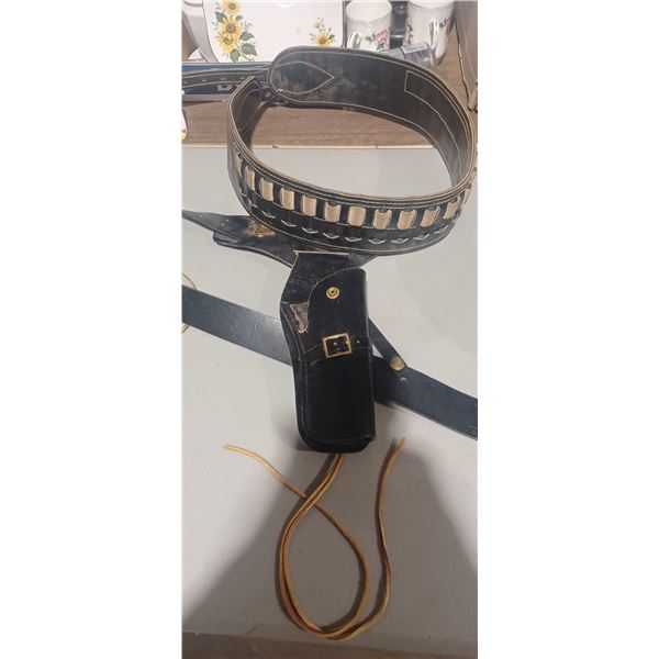 BLACK REVOLVER HOLSTER, BELT AND AMMO BELT