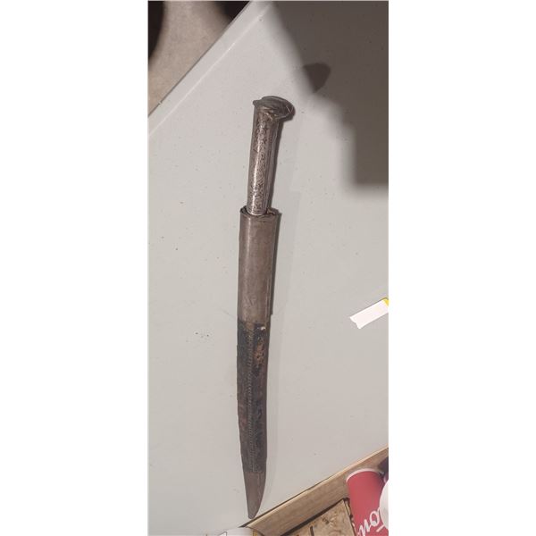 ANTIQUE 24 INCH SWORD C/W SHEATH