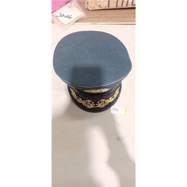 WW II MEMORBILIA MILITARY HAT C/W APM BAGDE AMERICAN PEACE MOBILIZATION EST 1940