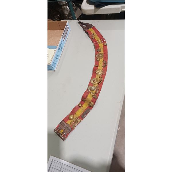 MILITARY CLOTH BELT C/W WITH MANY BUTTONS AND BADGES SEE DETAILS