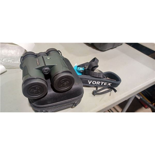 VORTEX DIAMOND BACK 10X42 BINOCULARS AND CASE