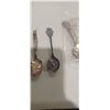 Image 5 : 4 COLLECTABLE SPOONS AND DIAMOND SHAPED SPOON WITH VICTORY ON IT