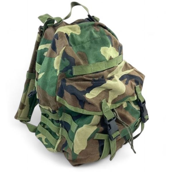 1X US Army Combat Patrol Pack Backpack Woodland Camo Used - Good Condition