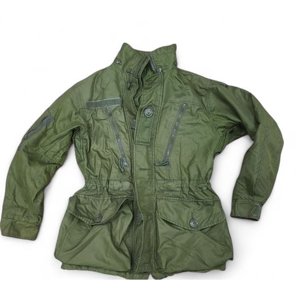 1x Olive Canadian Armed Forces Gore-Tex IECS Parka Size 7036 in Good Condition May show signs of wea