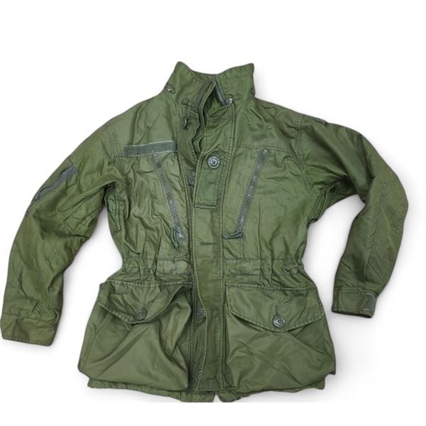 1x Olive Canadian Armed Forces Gore-Tex IECS Parka Size 6744 in Good Condition May show signs of wea