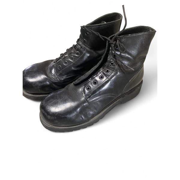 1x Parade Boots