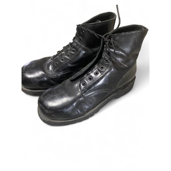 1x Parade Boots