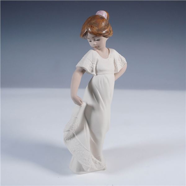 Nao by Lladro Porcelain Figurine, How Pretty