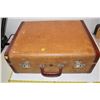 Image 1 : Aeropak Vintage Suitcase