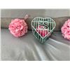 Image 2 : ROSES WITH CAGE