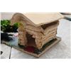 Image 3 : COLLECTOR CERAMIC CABIN + 2 WREA