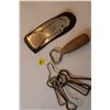 Image 1 : Bottle Openers & Shoe Insert