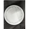 Image 17 : 1136 Corelle Plates, 3 Pretty Vintage Plates & 2 Cups