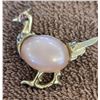 Image 1 : 1215 - Vintage bird Jelly Belly brooch.  Gold tone metal, pink pearlescent belly stone.  Unsigned. E
