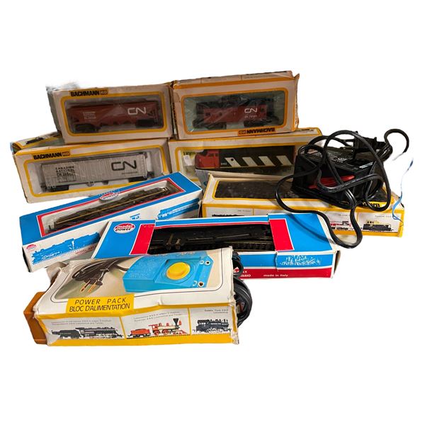 Assorted Vintage Toy Trains: Model Power & Bachmann