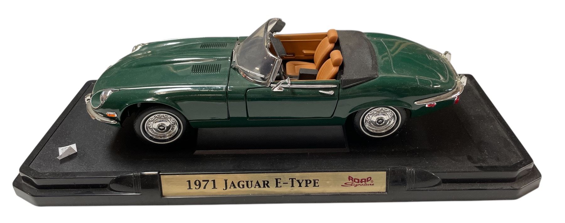Diecast model cars Jaguar E-Type 1/18 Lucky Die Cast Roadster green 1971 Verdeck geöffnet Diecast model cars Jaguar E-Type 1/18 Lucky Die Cast Roadster green 1971 Verdeck geöffnet
