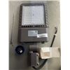 Image 2 : BRAND NEW 200W LED PARKING LOT LIGHT WITH PHOTOCELL