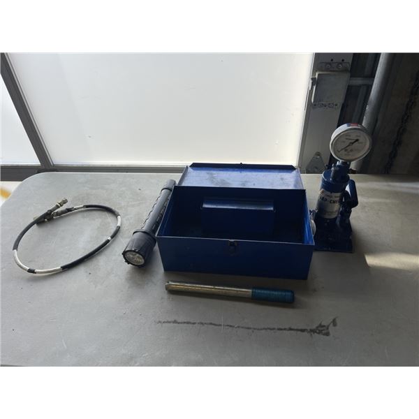 CAP CHECK HYDRAULIC GAUGE AND DURACELL LED FLASHLIGHT