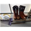 Image 3 : 3 PAIRS OF BOOTS, ROPE, SHOVEL AND RAKE