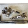Image 2 : 2 TRAILER HITCHES AND SWAY BARS