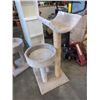 Image 2 : 2 CAT TREE SCRATCHING POSTS