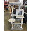 Image 1 : CAT CONDO, 4 FT TALL