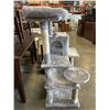 Image 2 : CAT CONDO, 4 FT TALL