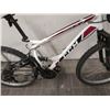 Image 2 : WHITE CCM BIKE