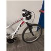 Image 3 : WHITE CCM BIKE