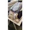 Image 2 : QUEENSIZE SHEETS AND QUILT