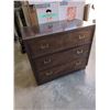 Image 2 : HEKMAN 3 DRAWER DRESSER