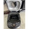 Image 2 : HAMILTON BEACH BREAD MAKER AND DECOR ITEMS