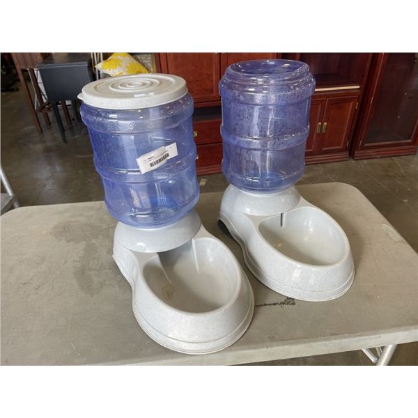 2 AUTOMATIC PET WATERING BOWLS